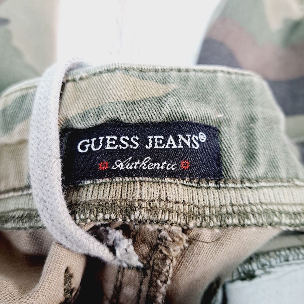 VTG Y2K Guess Camo Cargo Capri Pants Womens Sz 29 Embroidered Flowers Military - Picture 6 of 16